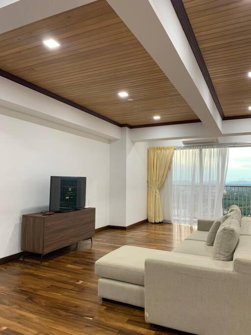 The Venus - Spacious Wooden Top Floor Apartment Sitiawan Dış mekan fotoğraf